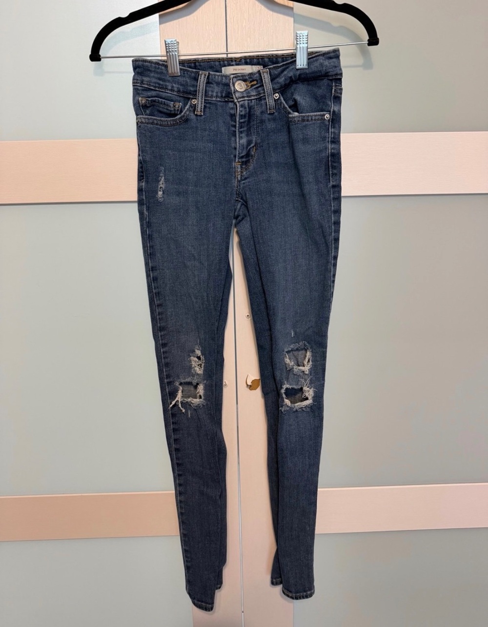 Levi's 711 Skinny Distressed Jeans 24 GUC